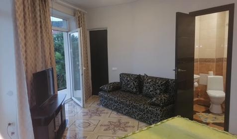 Улучшенный трёхместный с большим балконом