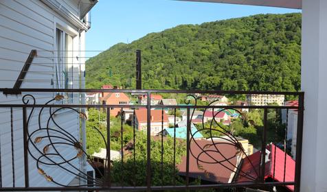 Однокомнатный четырехместный стандарт с балконом на два номера