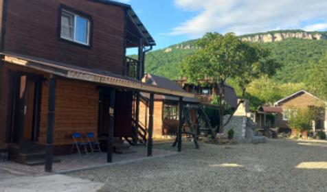 Домик у реки Дах