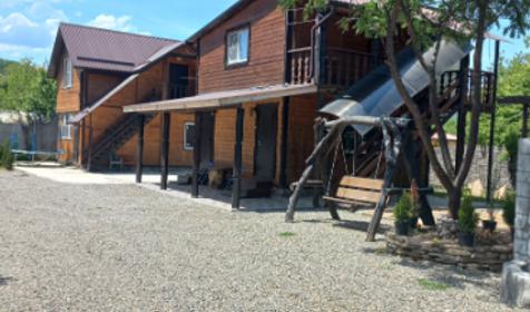 Домик у реки Дах