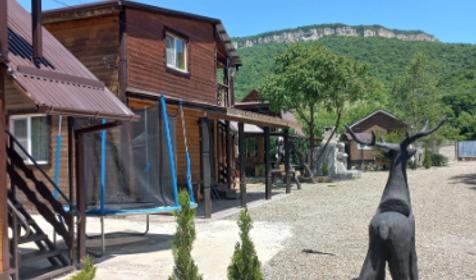 Домик у реки Дах