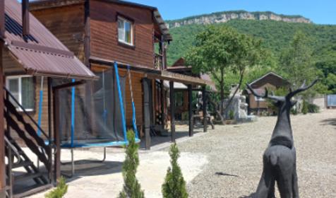 Домик у реки Дах