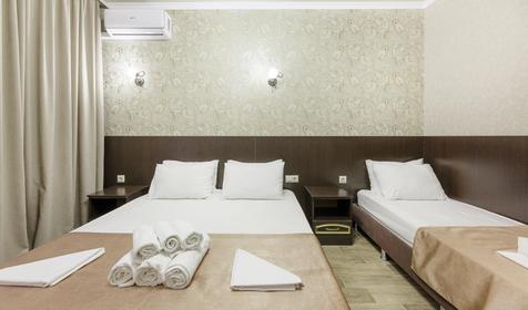 Полулюкс трехместный с балконом