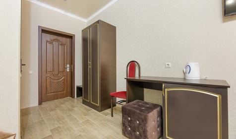 Полулюкс трехместный с балконом