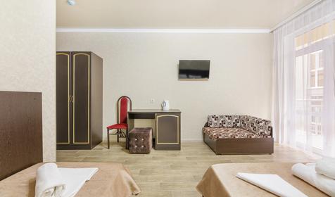 Полулюкс четырехместный с балконом