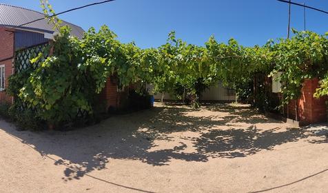 Гостиный дворик на Азовской