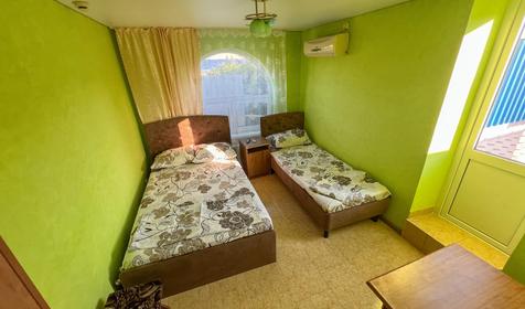 Трехместный стандарт (верхние этажи) с балконом