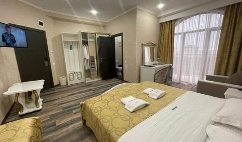 Люкс плюс четырехместный с балконом