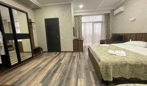 Люкс плюс четырехместный с балконом