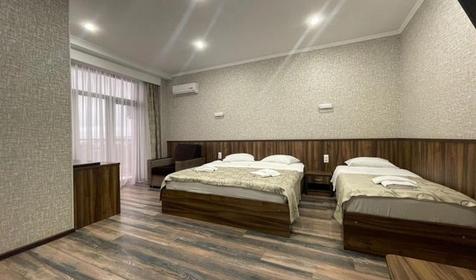 Люкс плюс четырехместный с балконом