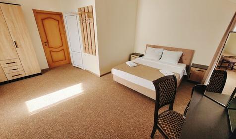 Полулюкс трехместный