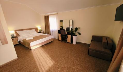 Полулюкс трехместный