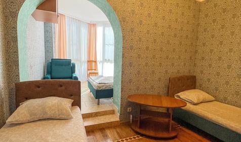 Четырехместный стандарт с витражными окнами