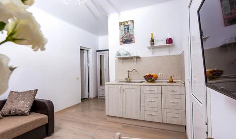 Люкс шестиместный двухкомнатный с кухней