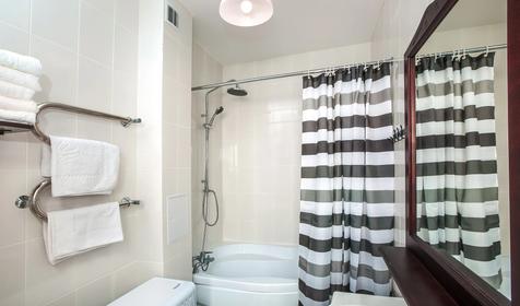 Люкс шестиместный двухкомнатный с кухней