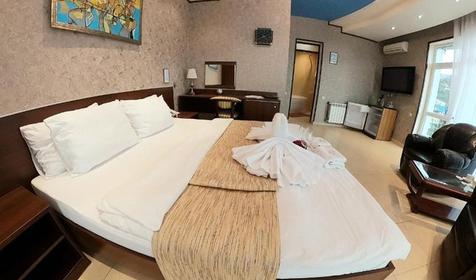 Люкс трехместный с видом на море