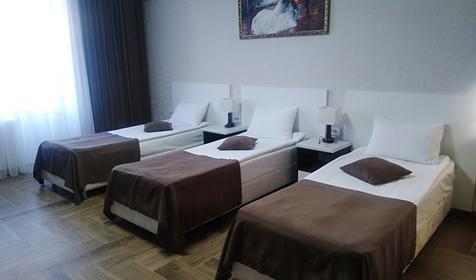 Трехместный