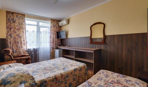 Трехместный