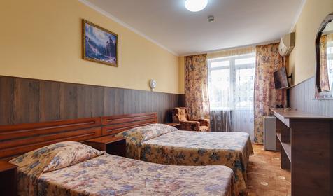 Трехместный