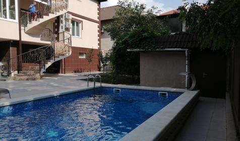 Двухкомнатный люкс семейный с выходом к бассейну