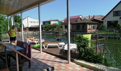 Стандарт трехместный с видом на озеро и террасой (19 кв.м)