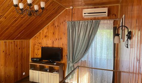 Шестиместный трехкомнатный коттедж