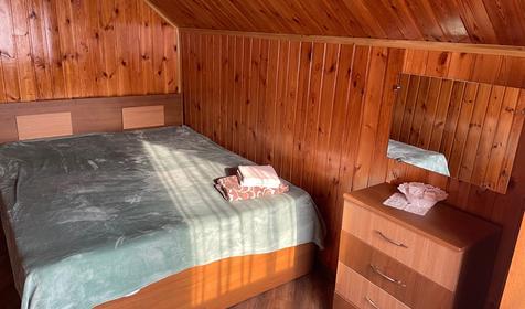 Шестиместный трехкомнатный коттедж