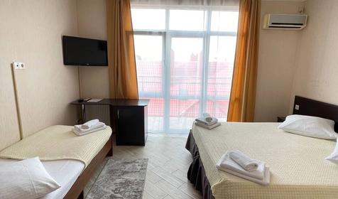 Трехместный стандарт с балконом №37