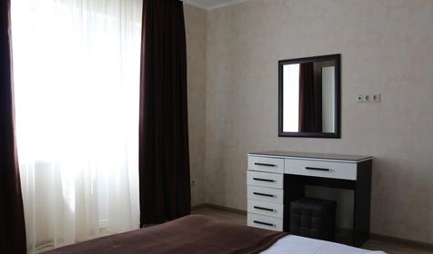 Четырехместный двухкомнатный номер с балконом