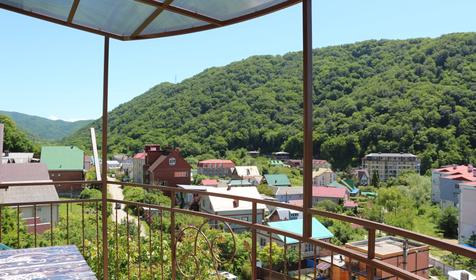 Четырехместный двухкомнатный номер с балконом