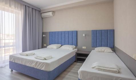 Трехместный полулюкс (двуспальная кровать + односпальная). Гостевой дом Элефтерия, г. Анапа, п. Витязево