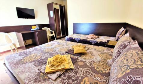 Улучшенный трехместный с балконом и видом на море