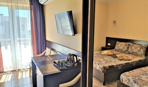 Улучшенный трехместный с балконом и видом на море