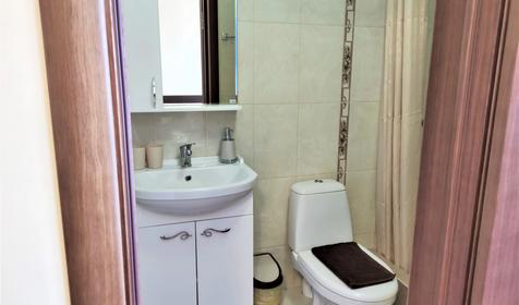 Трехместный Комфорт с большим балконом и боковым видом на море