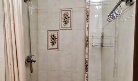 Трехместный Комфорт с большим балконом и боковым видом на море