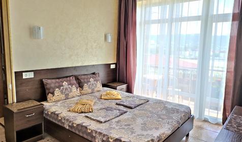 Трехместный Делюкс с балконом и видом на море