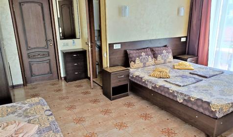 Трехместный Делюкс с балконом и видом на море