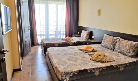 Трехместный Делюкс с большим балконом и видом на море