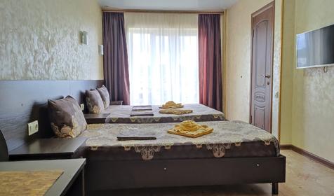 Трехместный Делюкс с большим балконом и видом на море