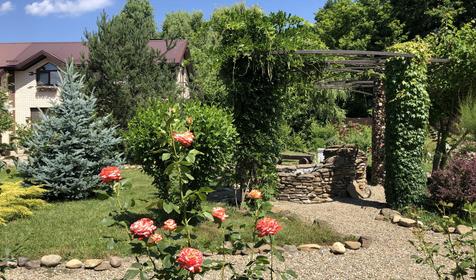 Шестиместный трехкомнатный коттедж