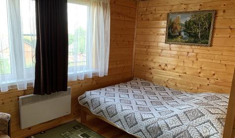 У горного озера