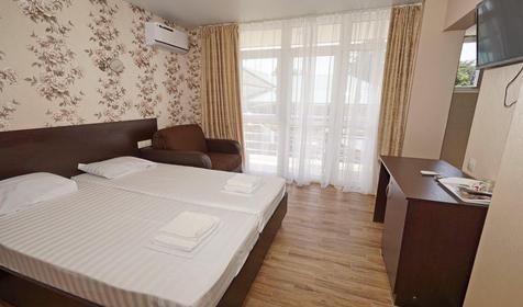 Студия трехместная с кухней