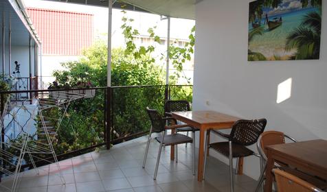 Трехместный