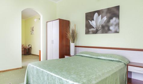 Семейный трехместный двухкомнатный