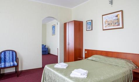 Семейный трехместный двухкомнатный с видом на море. Отель "Морской клуб". Туапсе, Небуг