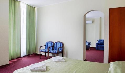 Семейный трехместный двухкомнатный с видом на море. Отель "Морской клуб". Туапсе, Небуг