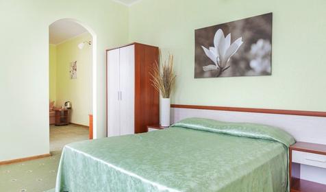 Семейный трехместный двухкомнатный с видом на море. Отель "Морской клуб". Туапсе, Небуг