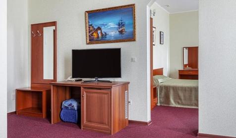 Семейный трехместный двухкомнатный с видом на море. Отель "Морской клуб". Туапсе, Небуг