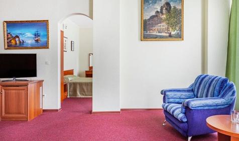 Семейный трехместный двухкомнатный с видом на море. Отель "Морской клуб". Туапсе, Небуг