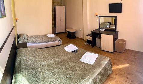 Трехместный с видом на море (корпус у бассейна). Отель "Морской клуб". Туапсе, Небуг